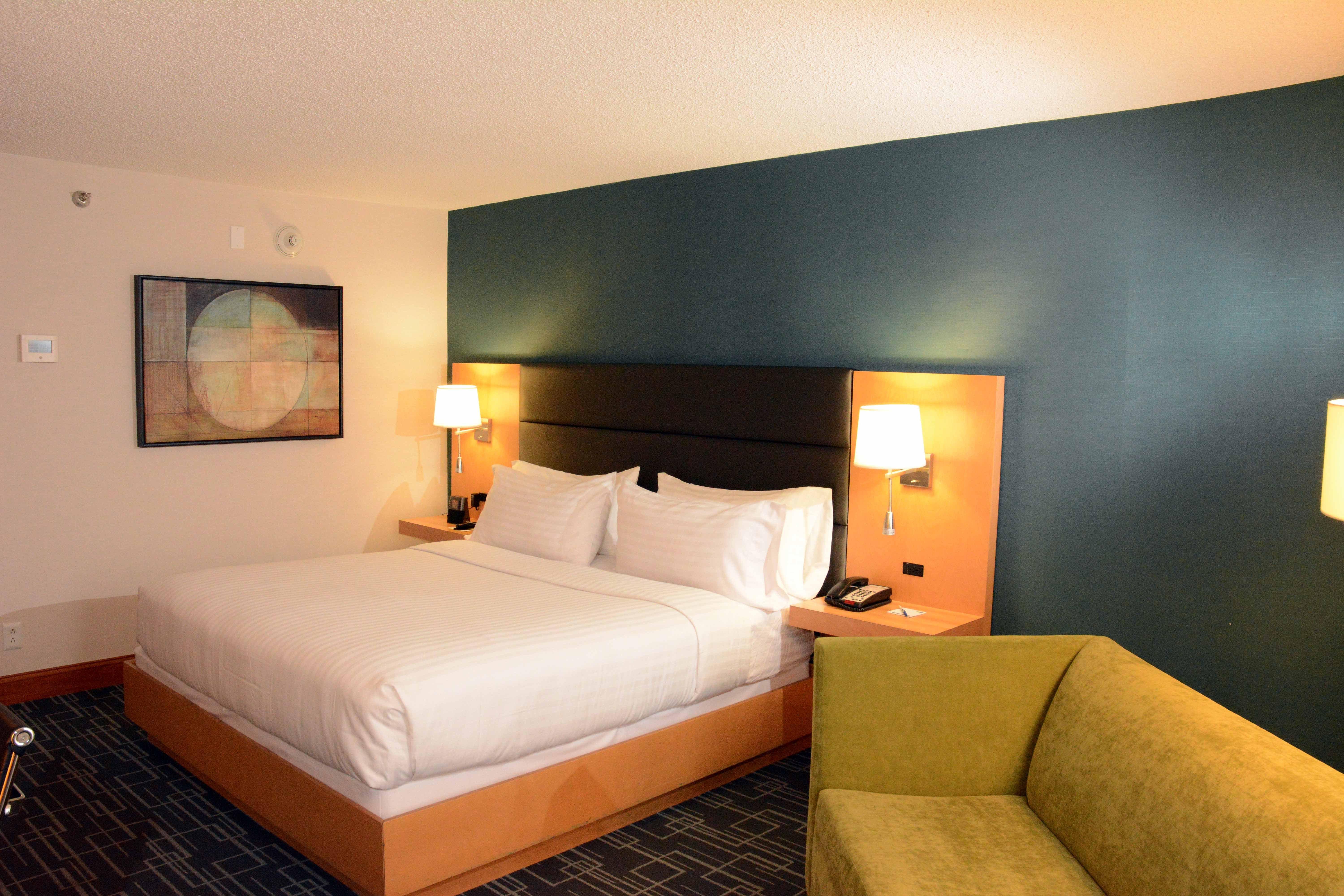 Holiday Inn Express Stamford, An Ihg Hotel Exterior photo