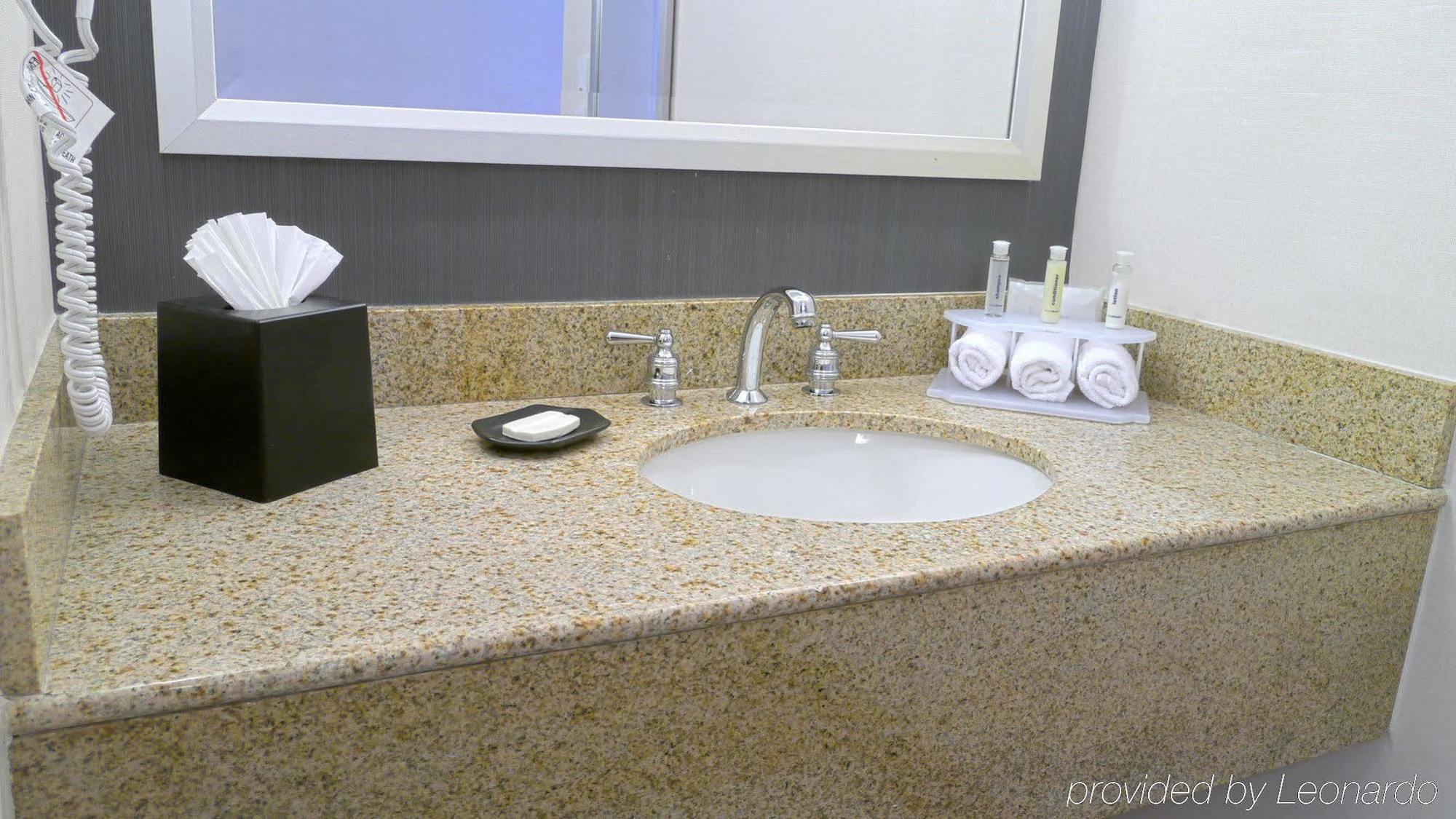 Holiday Inn Express Stamford, An Ihg Hotel Room photo